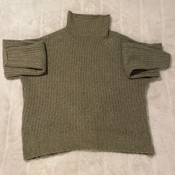 Green knit turtleneck - Picture 1 of 1
